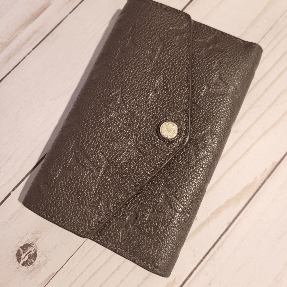 100% authentic LouisVuitton